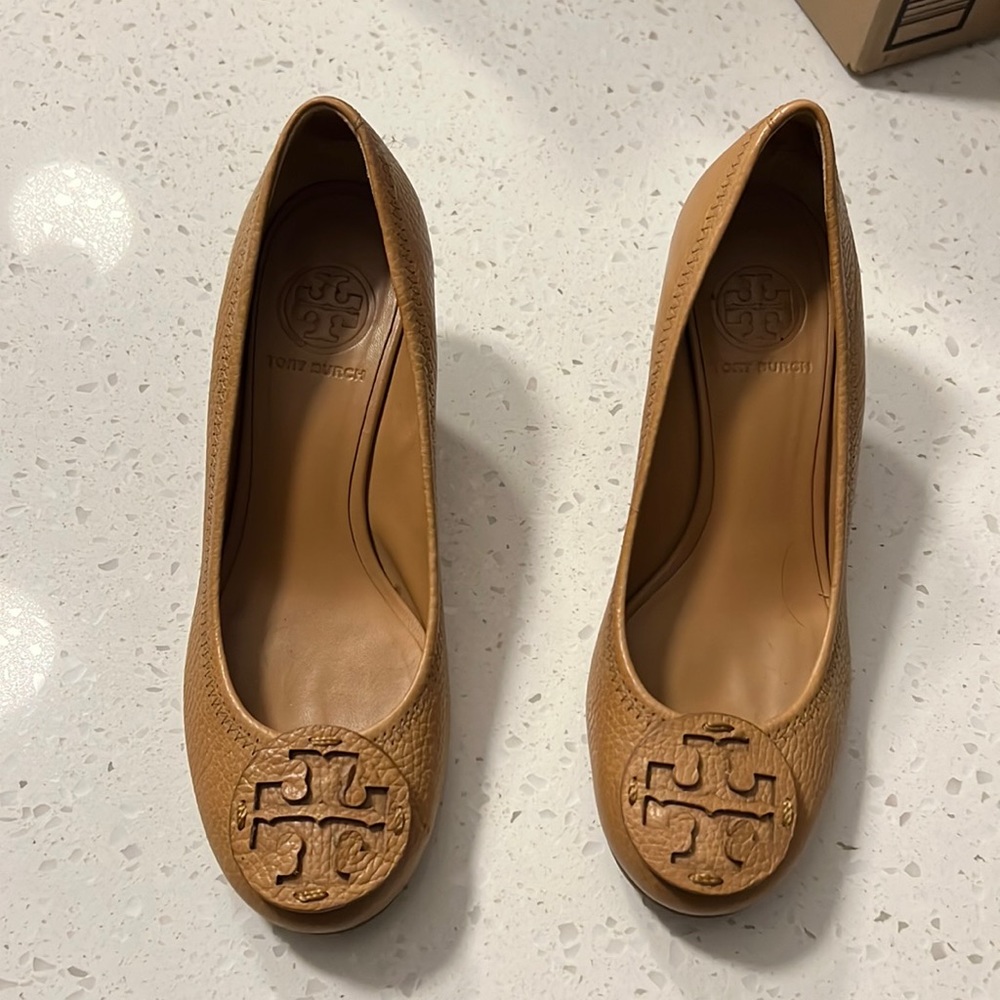 They don’t fit me as well and barley wore them. Loved them super cute!